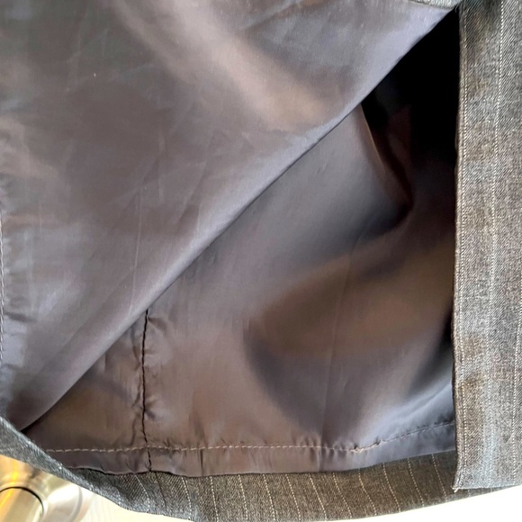 Calvin Klein Size 6 Pencil Skirt, Grey Pin Stripe Perfect Condition - Picture 3 of 5